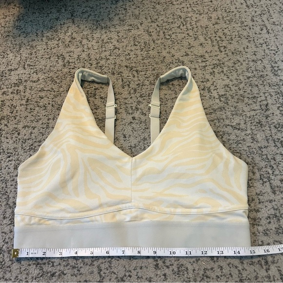 Fabletics Padded Yellow Animal Print All Day Everyday Sports Bra Size XL - Picture 6 of 7